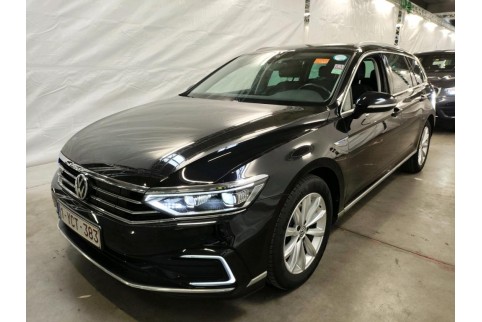 2020 Volkswagen Passat, Benzinas / Elektra